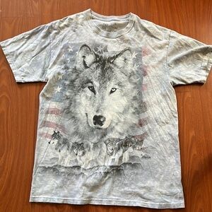 The mountain size M light blue tye‎ dye wolf pack